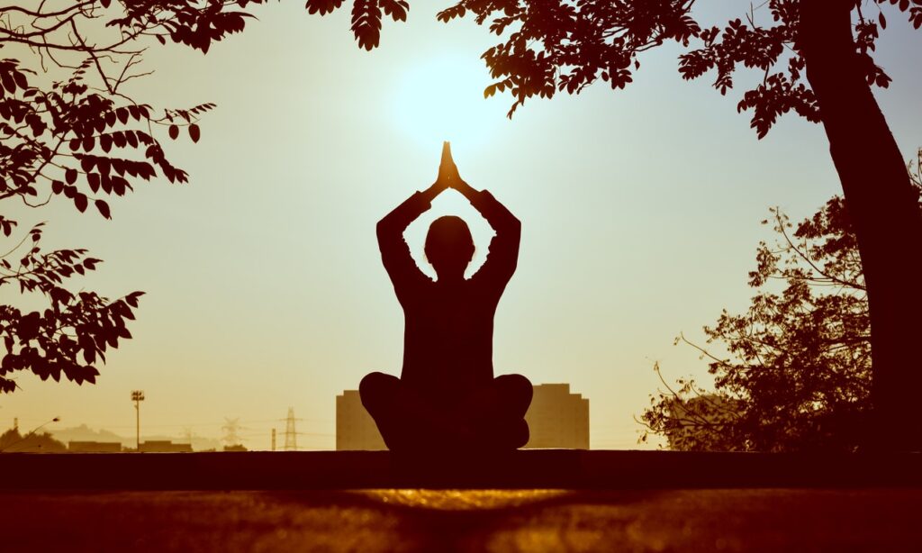 mental health benefits of traveling around the world - meditating while traveling